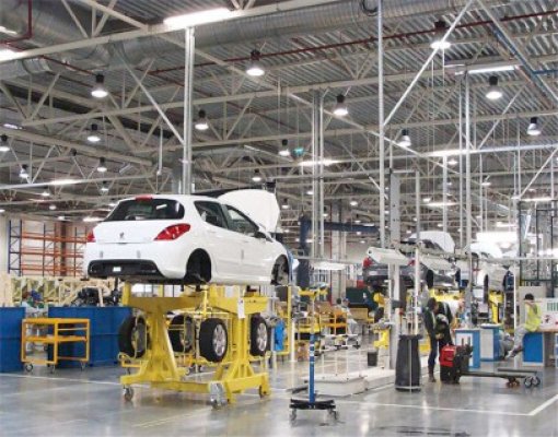 Peugeot Citroen vrea să reducă producţia în Franţa